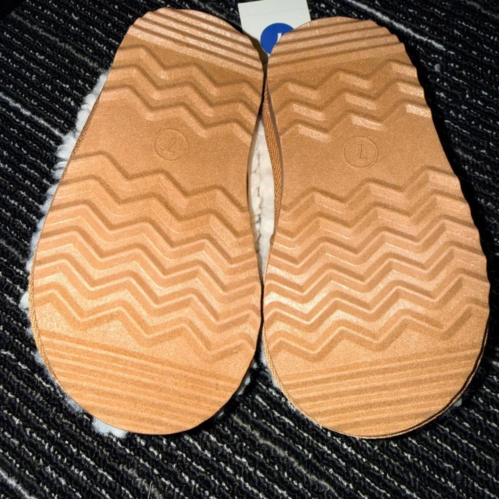 Cat & Jack Georgia Slippers Kids Size 7 Beige New Faux Shearling